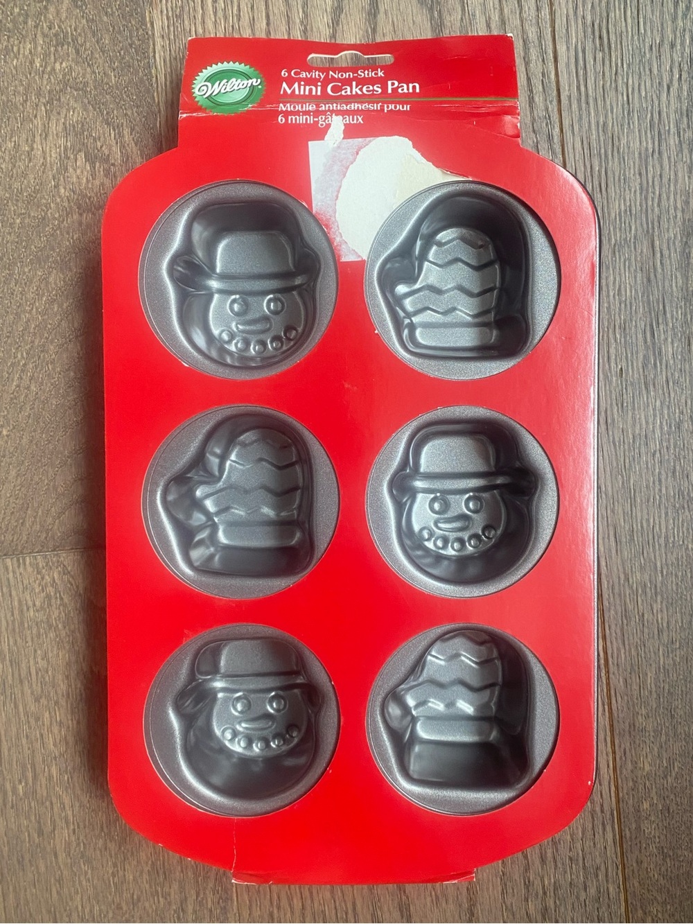 NEW Wilton Holiday/Christmas 6 Cavity Non Stick Mini Cakes Pan